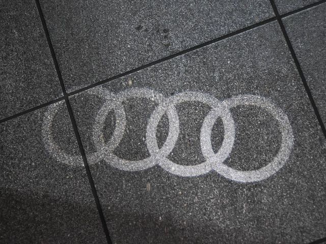 2022 Audi Q8 55 Premium - 23035763 - 17