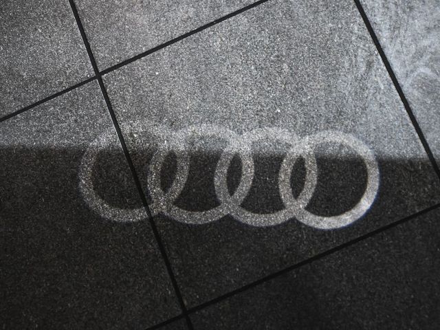 2022 Audi Q8 55 Premium - 23035763 - 21