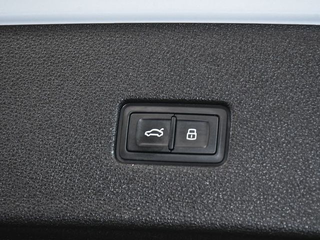 2022 Audi Q8 55 Premium - 23035763 - 62