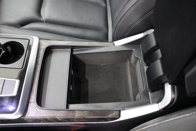 2022 Audi Q8 55 Premium Plus - 23077138 - 29