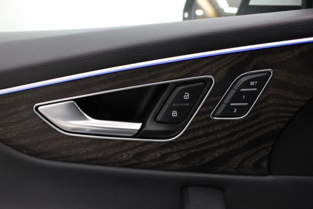 2022 Audi Q8 55 Premium Plus - 23077138 - 34