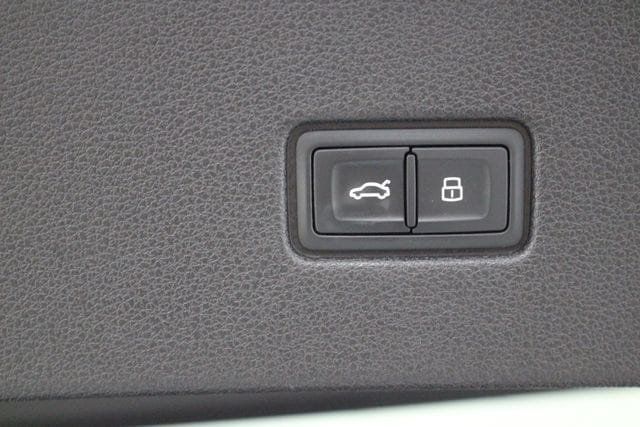 2022 Audi Q8 55 Premium Plus - 23077138 - 46