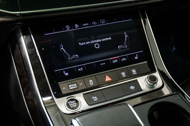 2022 Audi Q8 Premium 55 TFSI quattro - 23057378 - 26