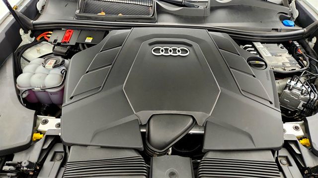 2022 Audi Q8 Premium Plus 55 TFSI quattro - 22983256 - 27