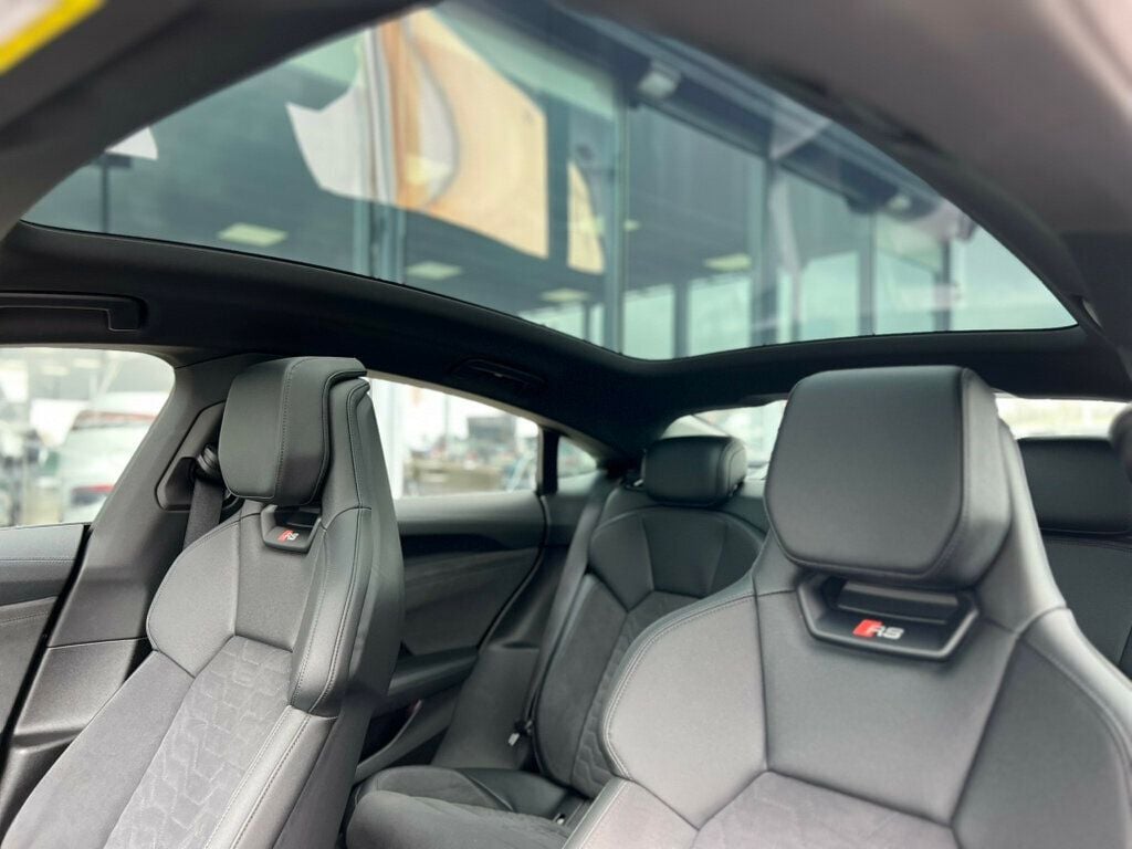 2022 Audi RS e-tron GT quattro - 22948405 - 33