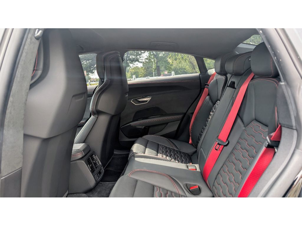 2022 Audi RS e-tron GT Base photo 17