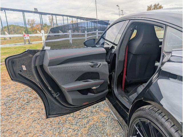 2022 Audi RS e-tron GT quattro - 22933343 - 9