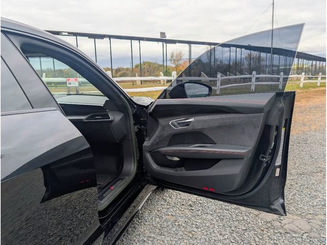 2022 Audi RS e-tron GT quattro - 22933343 - 10