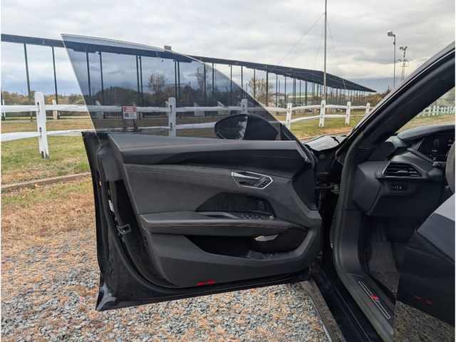 2022 Audi RS e-tron GT quattro - 22933343 - 8