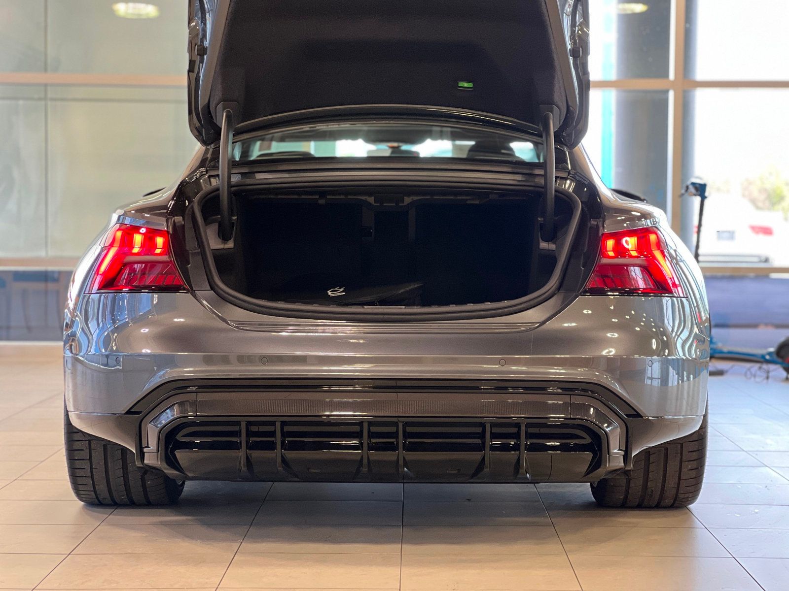 2022 Audi RS e-tron GT Base photo 29