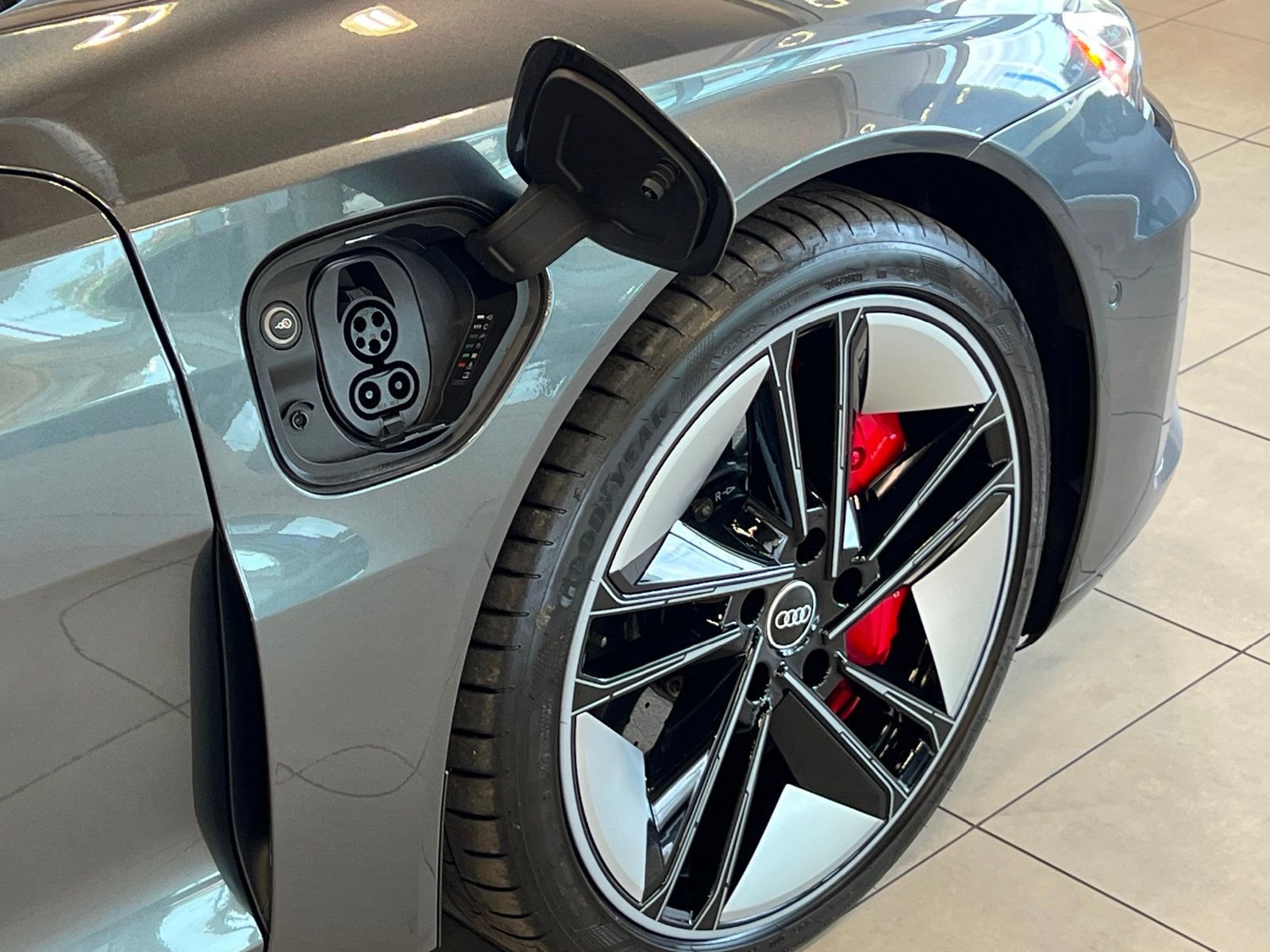 2022 Audi RS e-tron GT Base photo 32
