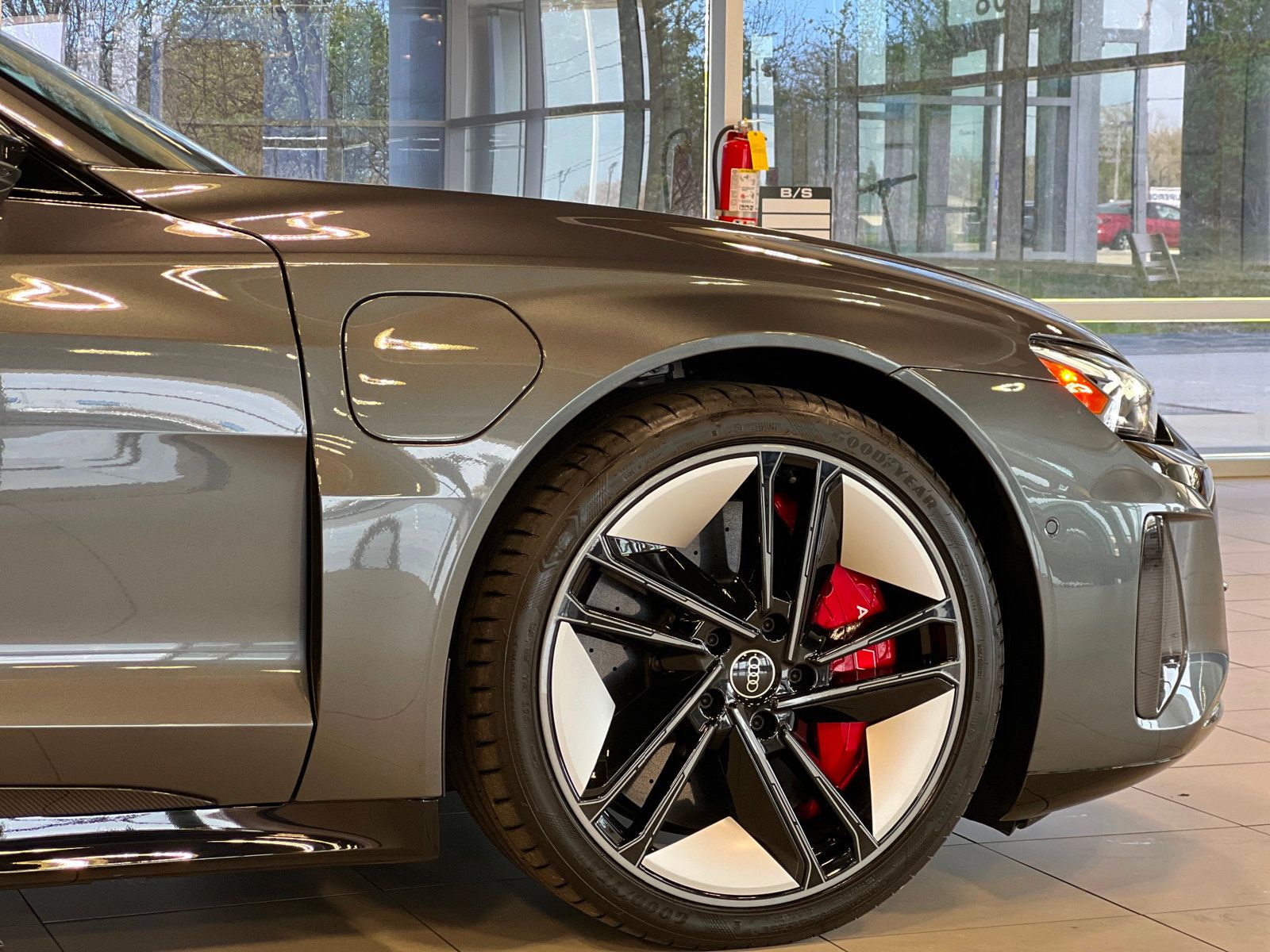 2022 Audi RS e-tron GT Base photo 40