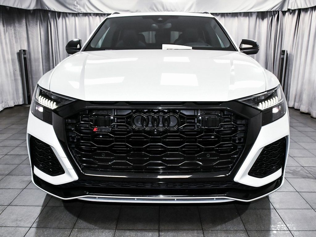 2022 Audi RS Q8 photo 2