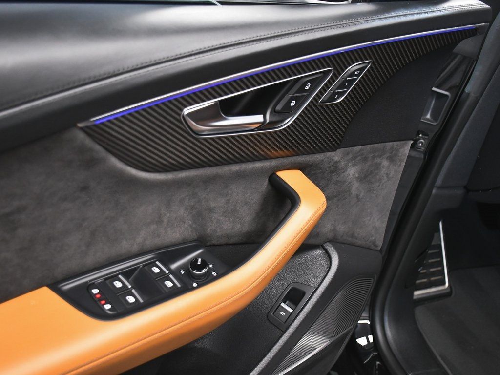 2022 Audi RS Q8 photo 4