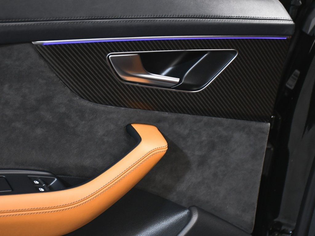 2022 Audi RS Q8 photo 10