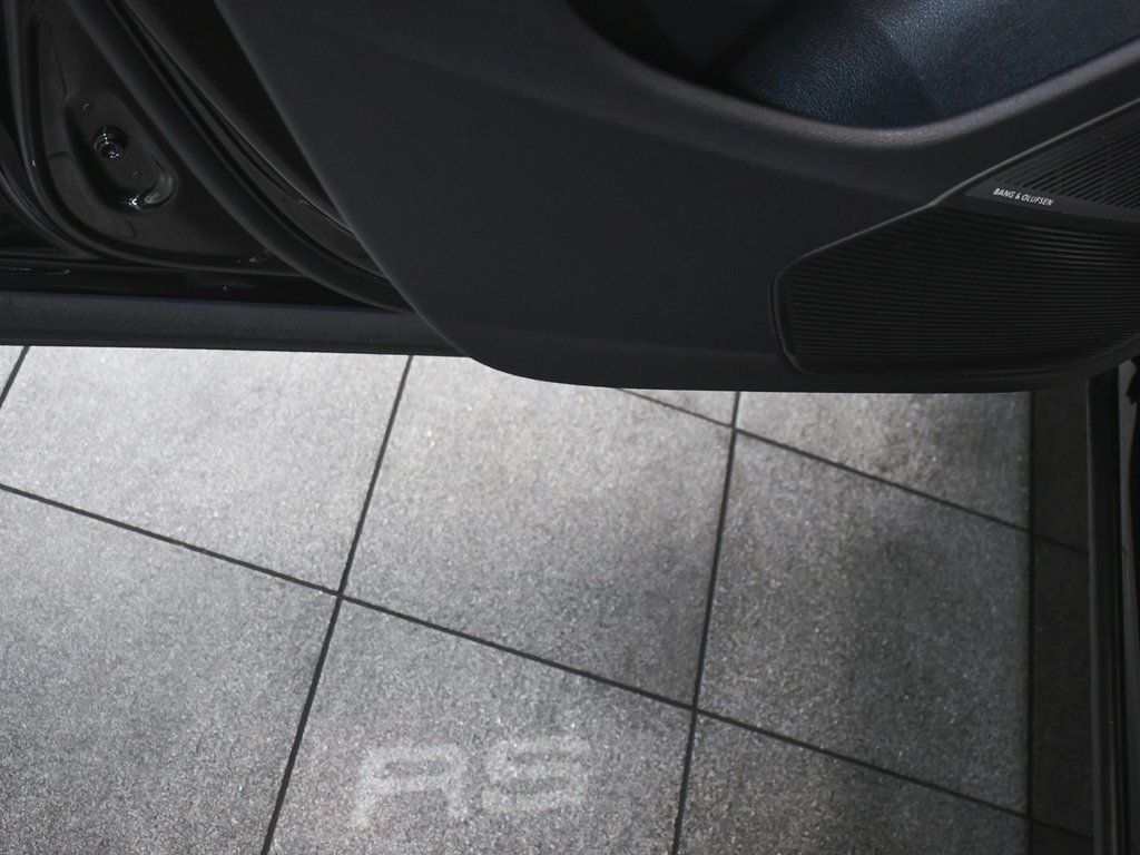 2022 Audi RS Q8 photo 12