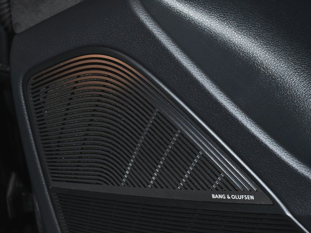 2022 Audi RS Q8 photo 16