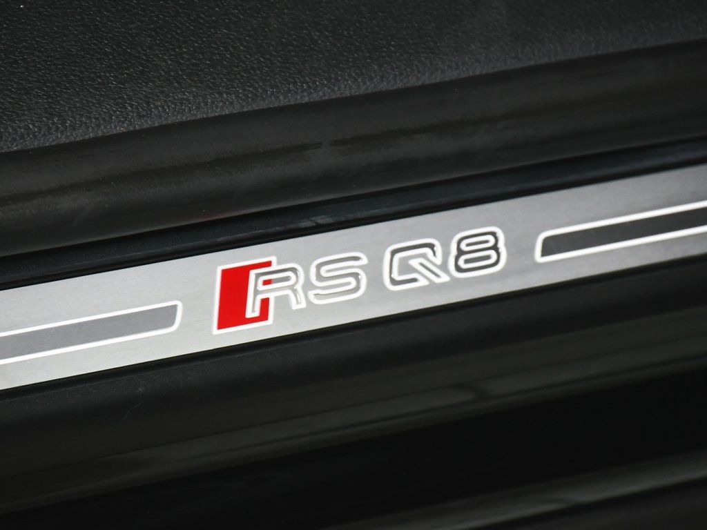 2022 Audi RS Q8 photo 18