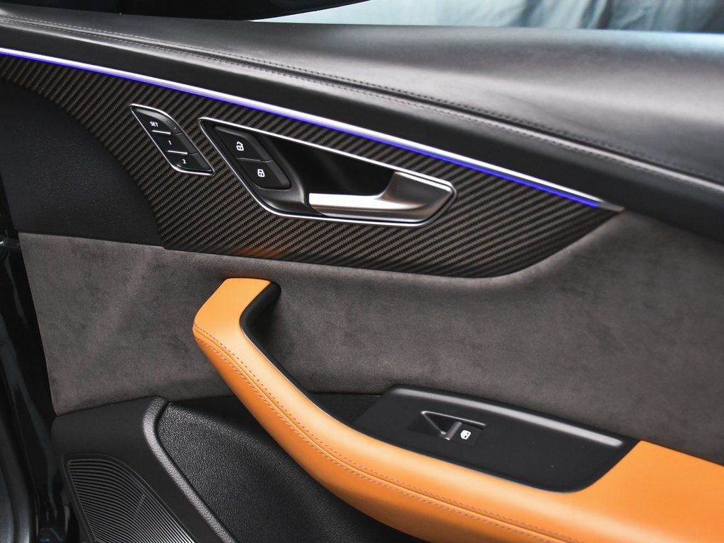 2022 Audi RS Q8 photo 19