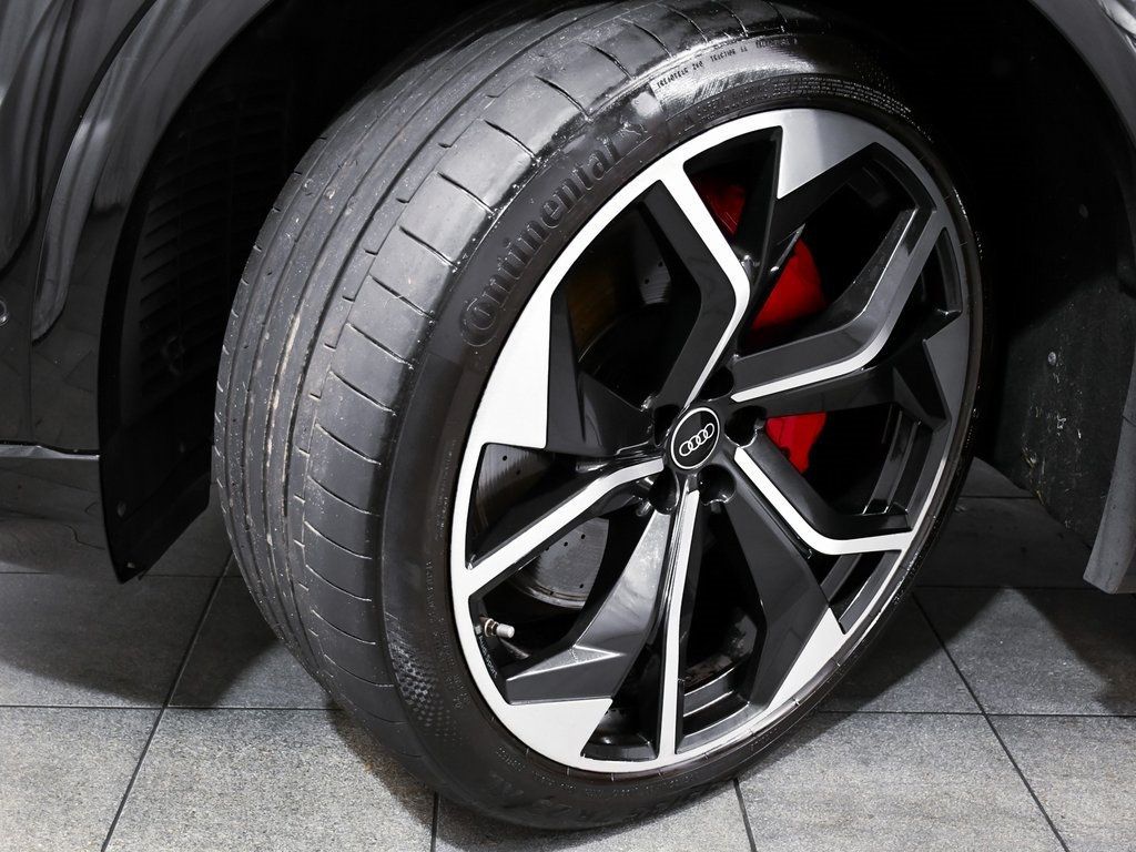 2022 Audi RS Q8 photo 2