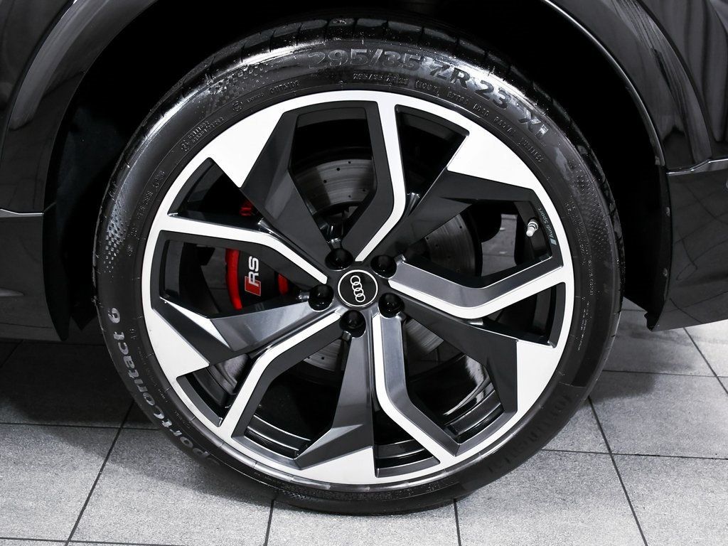 2022 Audi RS Q8 photo 3