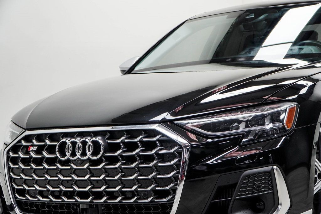 2022 Audi S8 4.0T Quattro photo 2