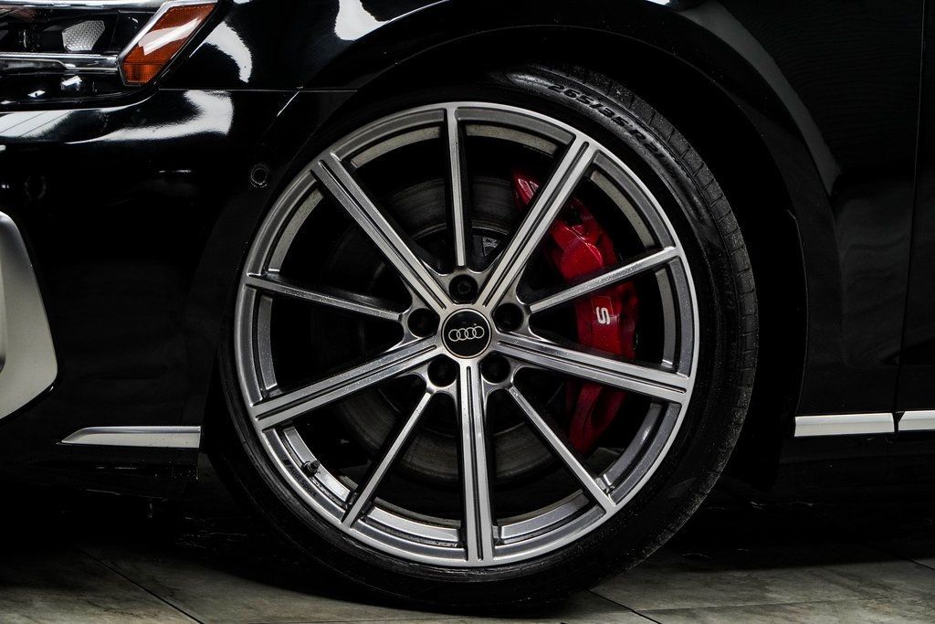 2022 Audi S8 4.0T Quattro photo 3