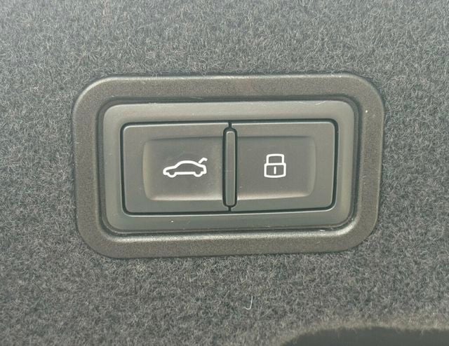 2022 Audi S8 4.0 TFSI - 23074820 - 32