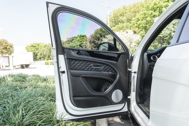 2022 Bentley Bentayga 7-Seat Configuration Mulliner Spec - 23063617 - 29