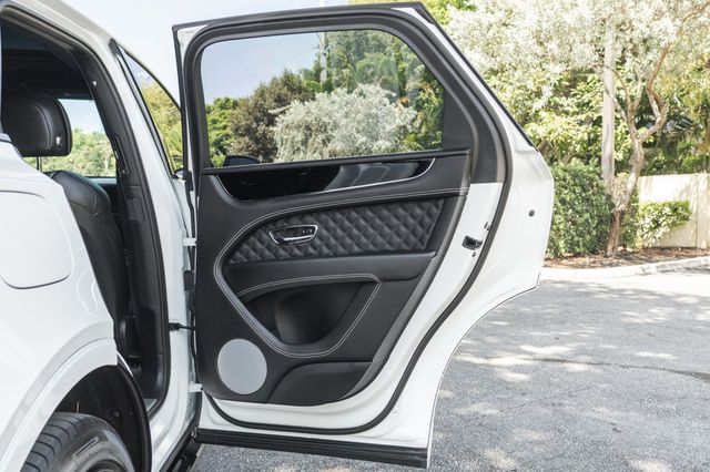 2022 Bentley Bentayga 7-Seat Configuration Mulliner Spec - 23063617 - 32