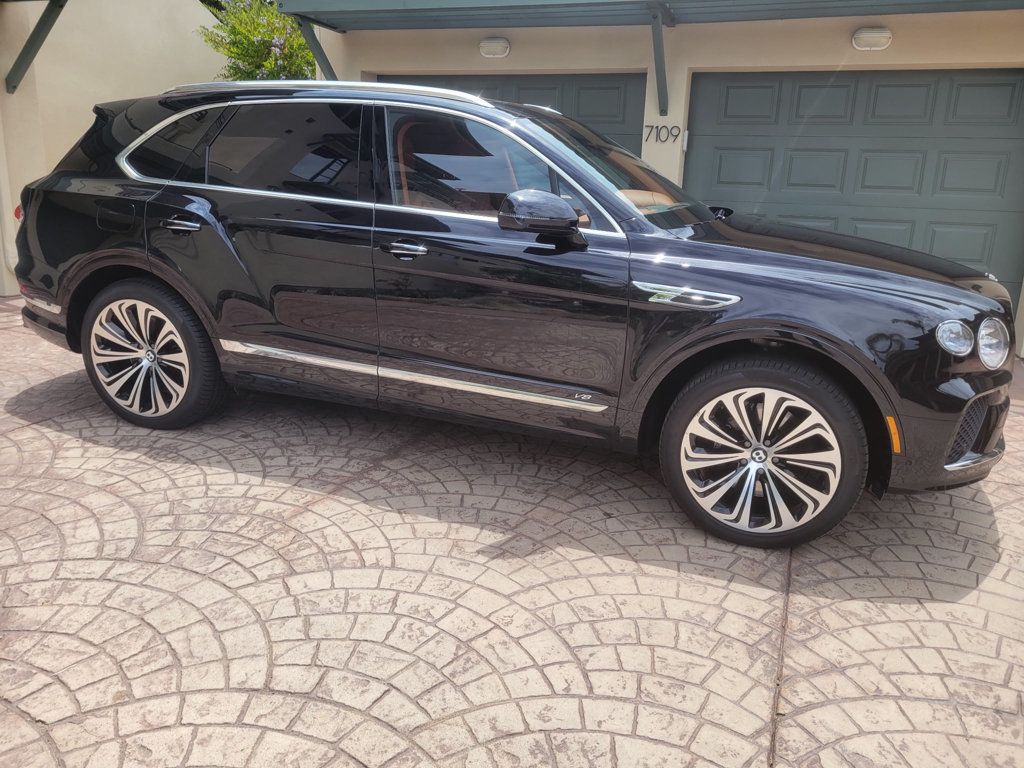 2022 Bentley Bentayga V8 AWD - 23056091 - 9