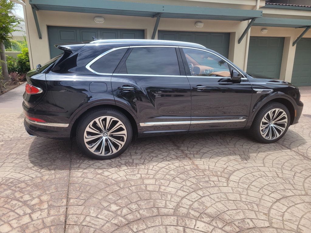 2022 Bentley Bentayga V8 AWD - 23056091 - 11