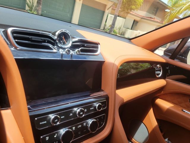 2022 Bentley Bentayga V8 AWD - 23056091 - 17