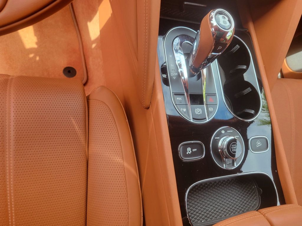 2022 Bentley Bentayga V8 AWD - 23056091 - 19