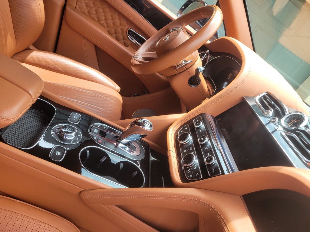 2022 Bentley Bentayga V8 AWD - 23056091 - 20