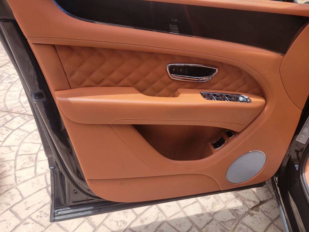 2022 Bentley Bentayga V8 AWD - 23056091 - 22