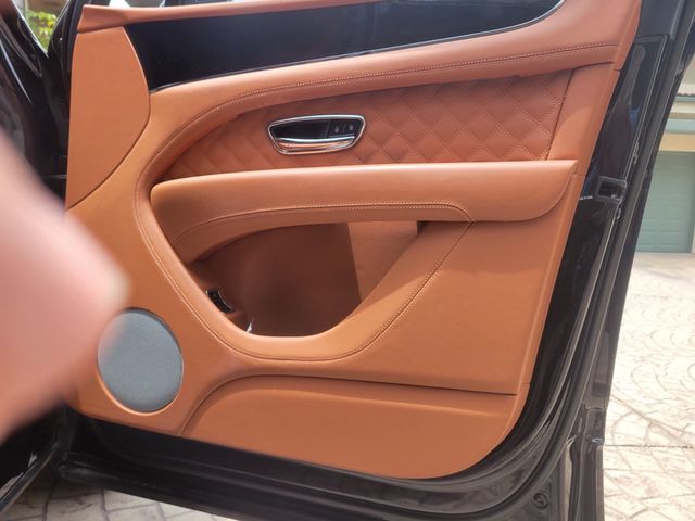 2022 Bentley Bentayga V8 AWD - 23056091 - 23