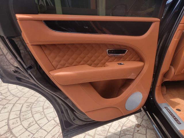 2022 Bentley Bentayga V8 AWD - 23056091 - 24