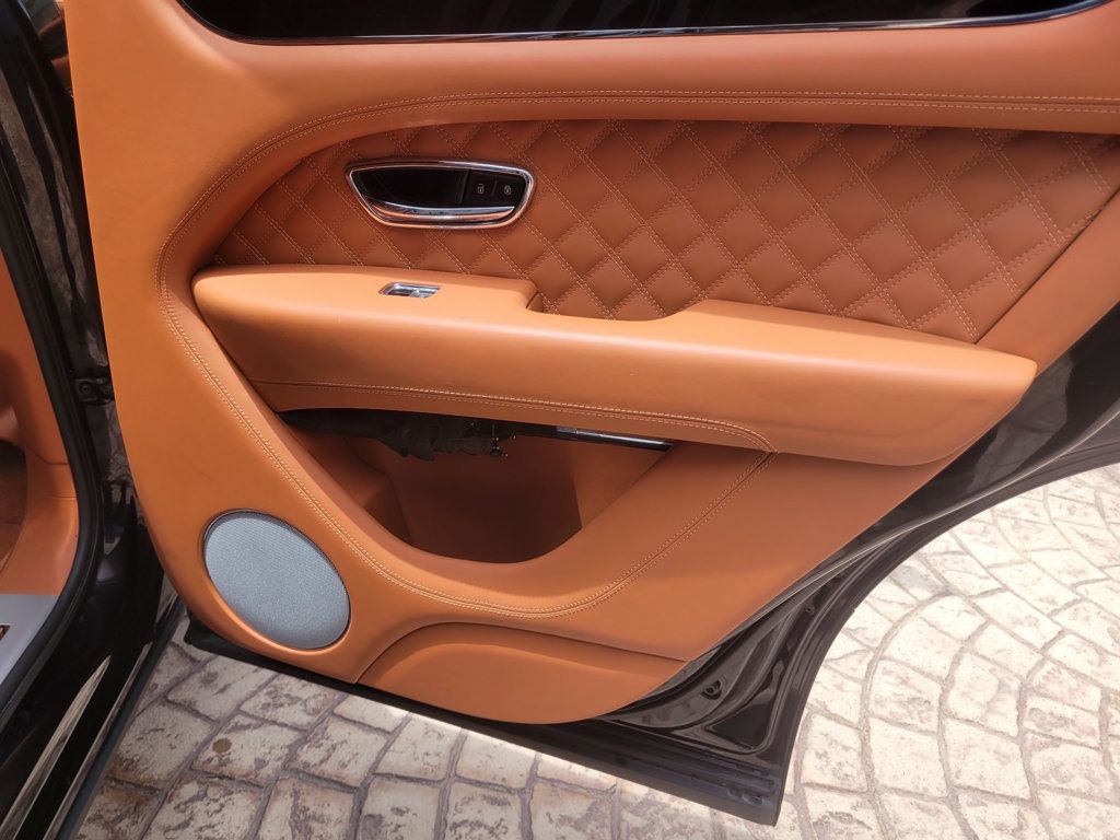 2022 Bentley Bentayga V8 AWD - 23056091 - 25