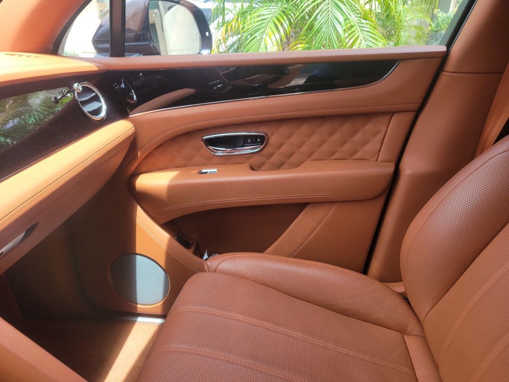 2022 Bentley Bentayga V8 AWD - 23056091 - 29