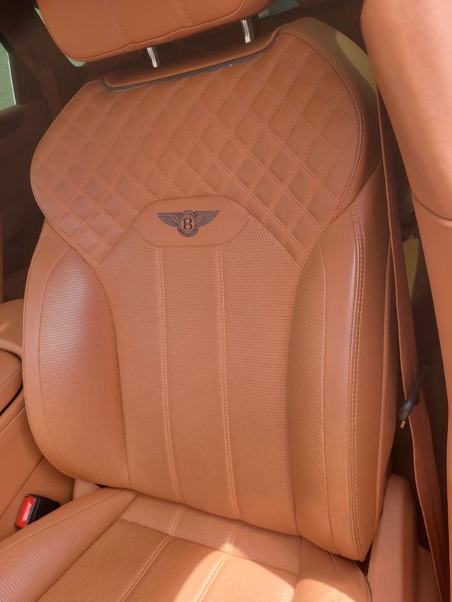 2022 Bentley Bentayga V8 AWD - 23056091 - 31