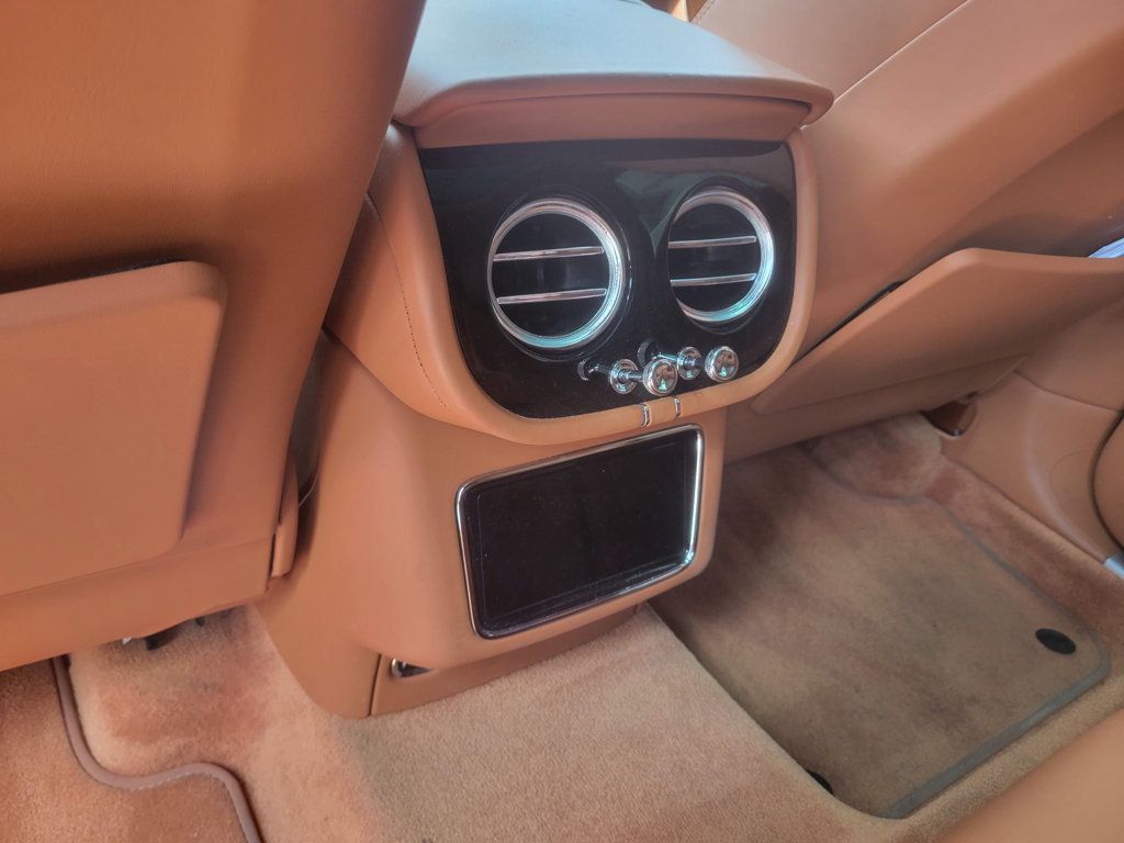 2022 Bentley Bentayga V8 AWD - 23056091 - 32