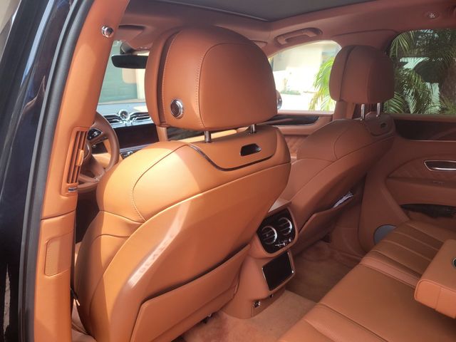 2022 Bentley Bentayga V8 AWD - 23056091 - 35