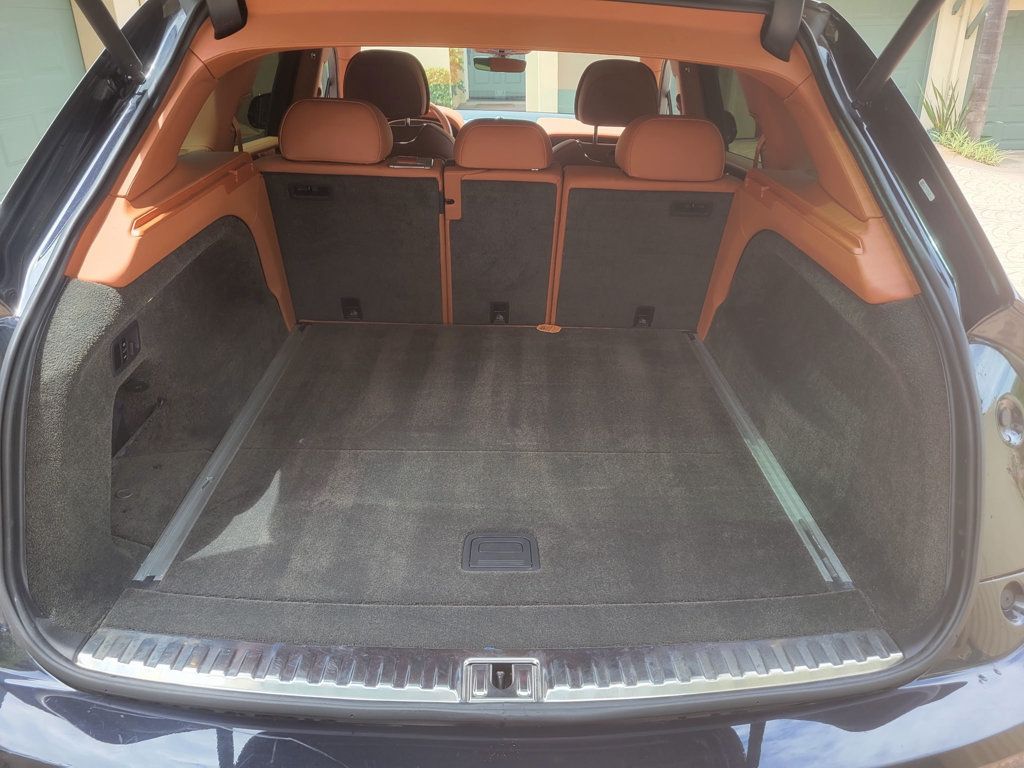 2022 Bentley Bentayga V8 AWD - 23056091 - 36