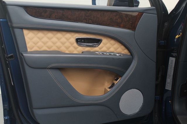 2022 Bentley Bentayga V8 AWD - 23086761 - 8