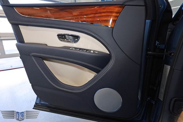 2022 Bentley Bentayga V8 AWD - 22903607 - 14