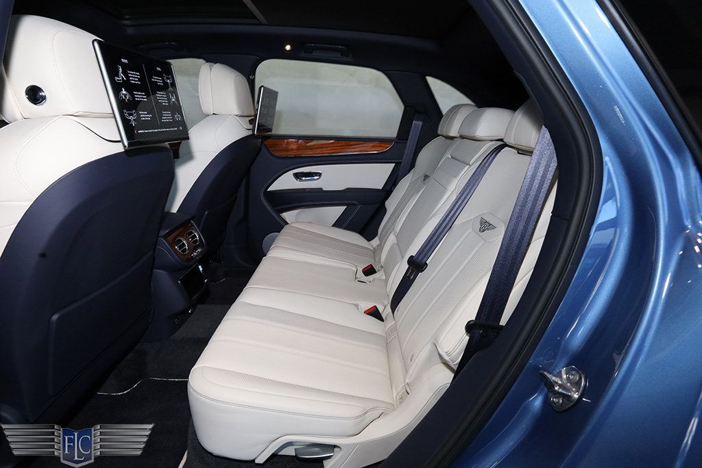 2022 Bentley Bentayga V8 AWD - 22903607 - 17