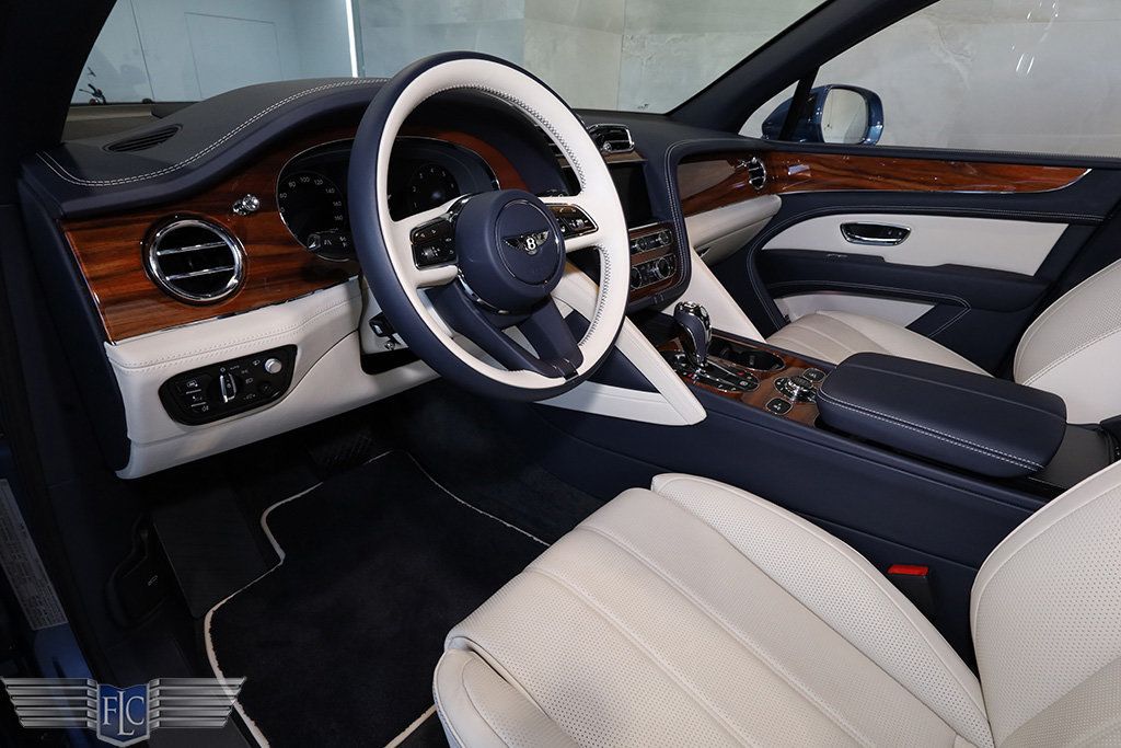 2022 Bentley Bentayga V8 AWD - 22903607 - 28