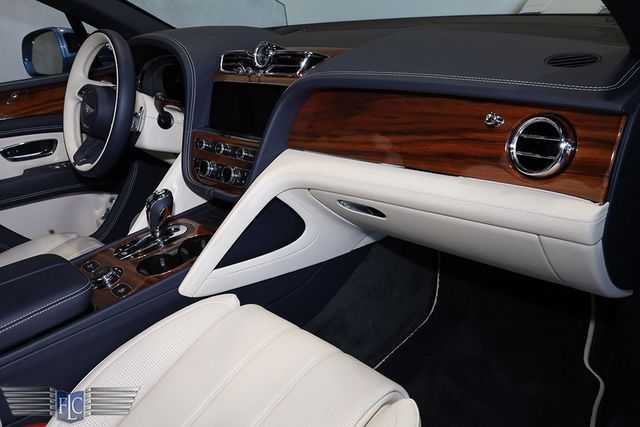 2022 Bentley Bentayga V8 AWD - 22903607 - 29