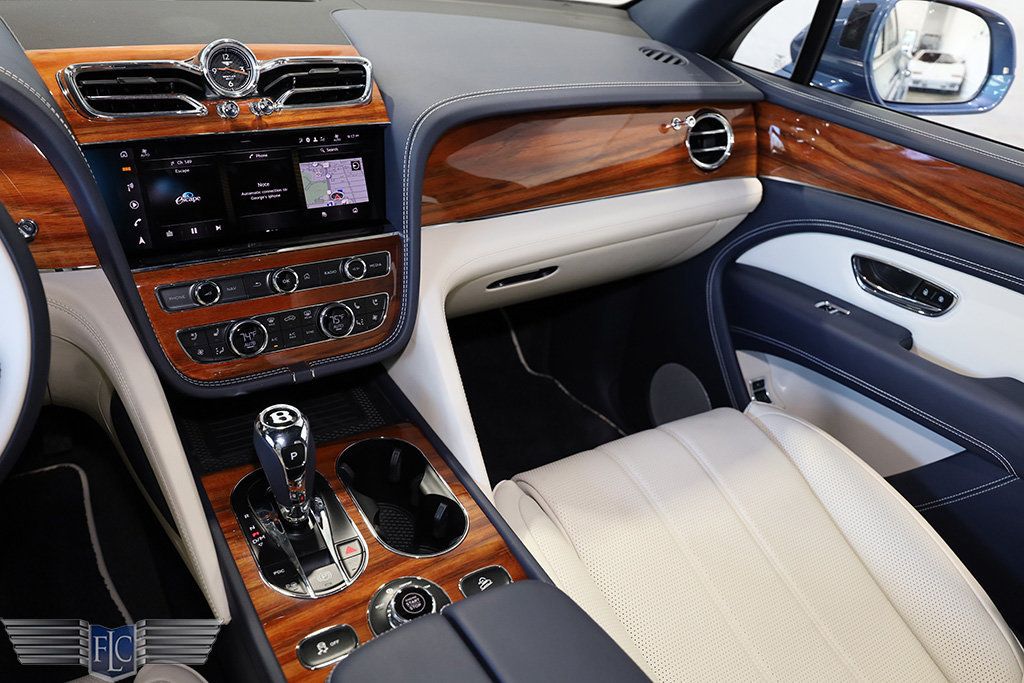 2022 Bentley Bentayga V8 AWD - 22903607 - 30